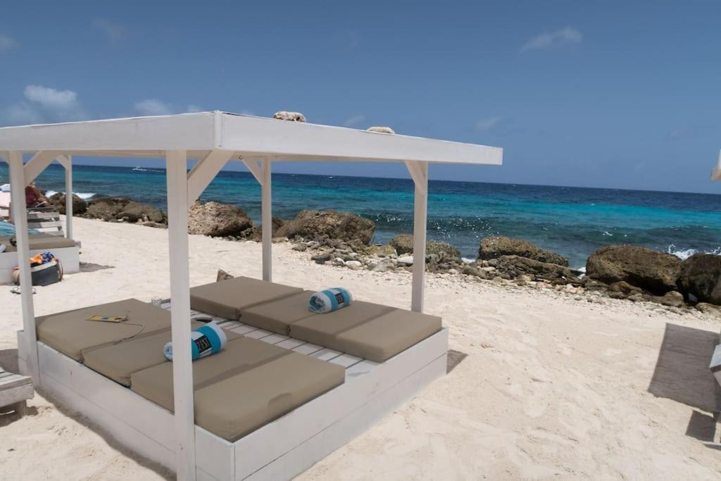 Goudhaen Luxury Private Apartments Jan Thiel Beach Extérieur photo